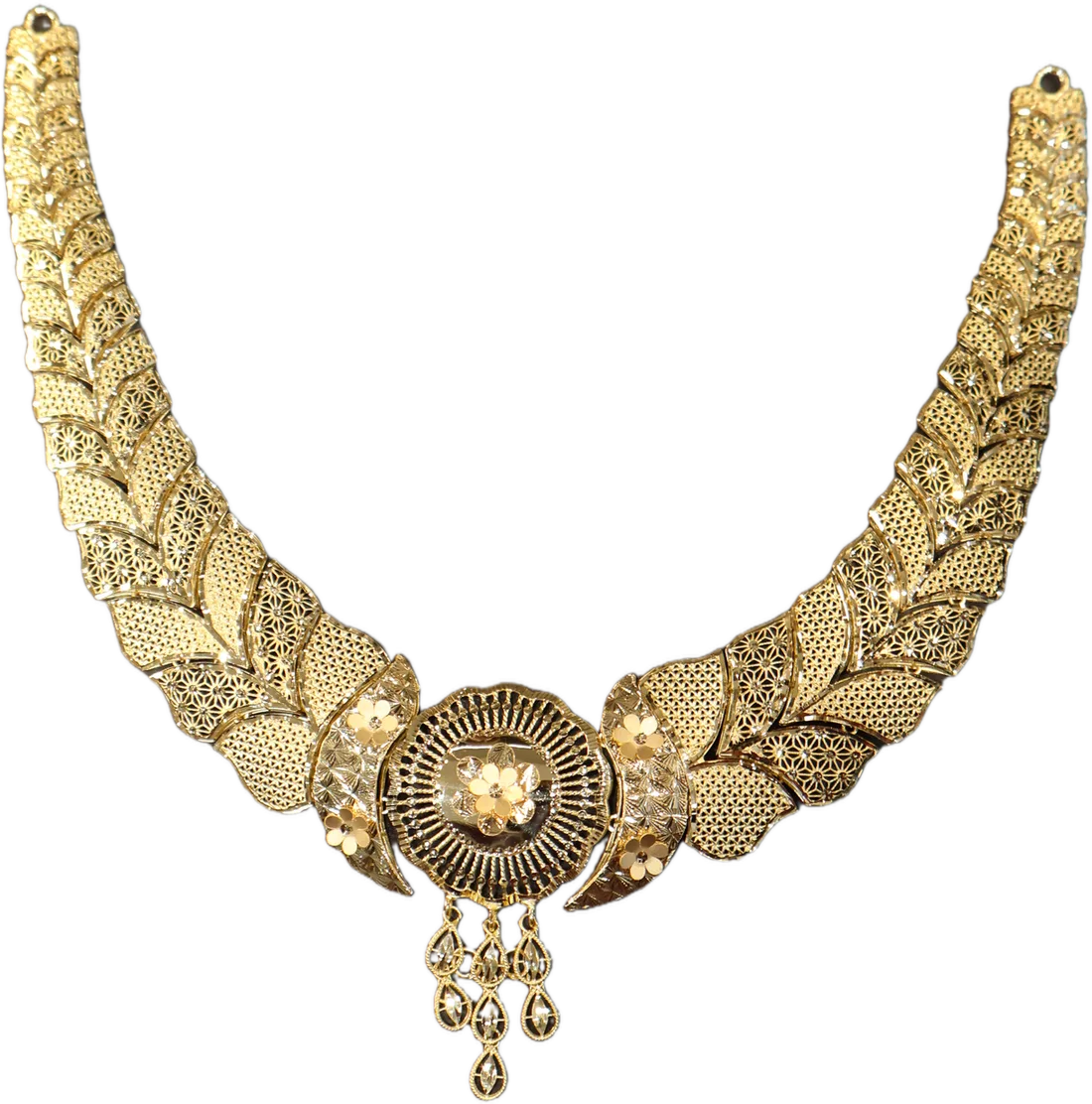 A leaf-pattern hasli necklace with a flower medallion